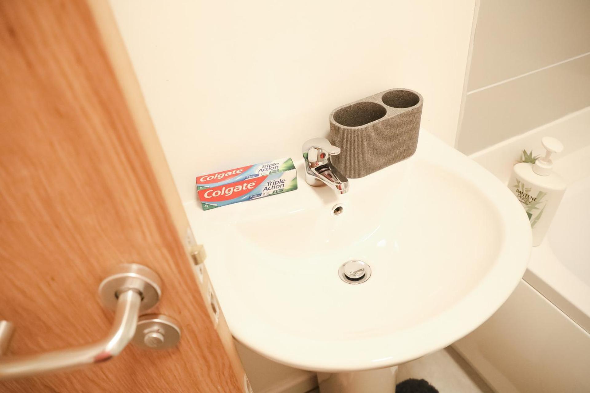 1 Bedroom Apartment Bradford City Centre Foster Square Екстер'єр фото